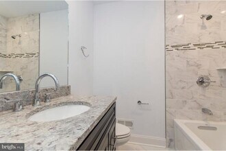 225 W Girard Ave in Philadelphia, PA - Building Photo - Building Photo