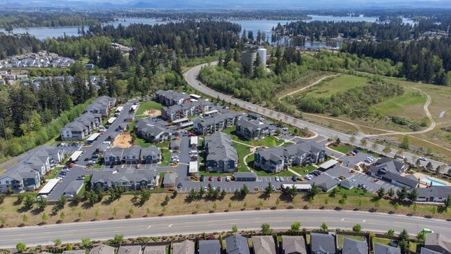 Four Lakes Apartment Homes in Auburn, WA - Foto de edificio - Building Photo