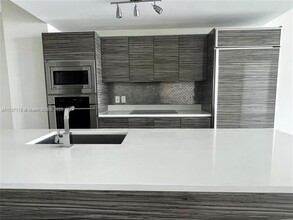 460 NE 28th St, Unit 1606 in Miami, FL - Building Photo - Building Photo