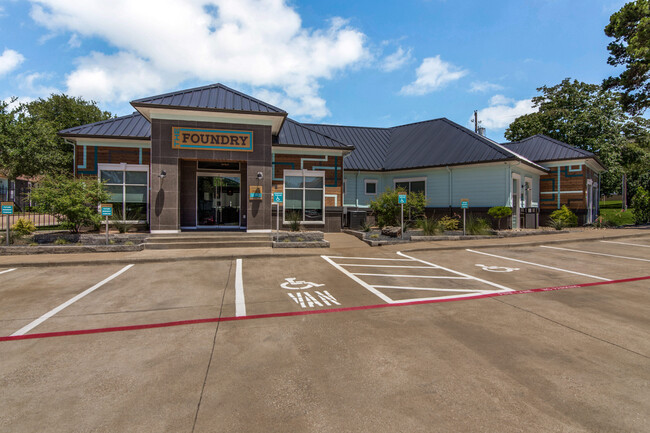 The Foundry Apartments in Tyler, TX - Foto de edificio - Building Photo