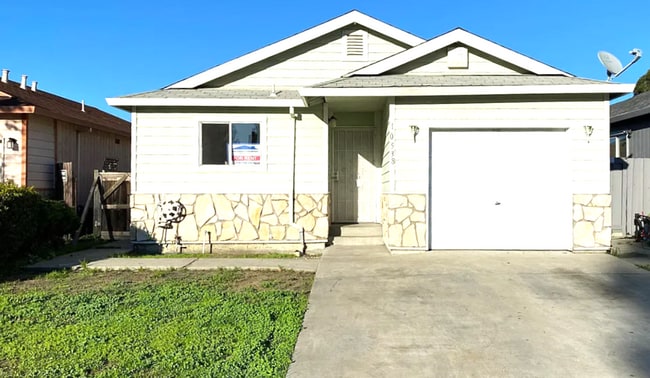 property at 10538 Creekside Cir
