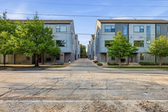 property at 427 W 10th St