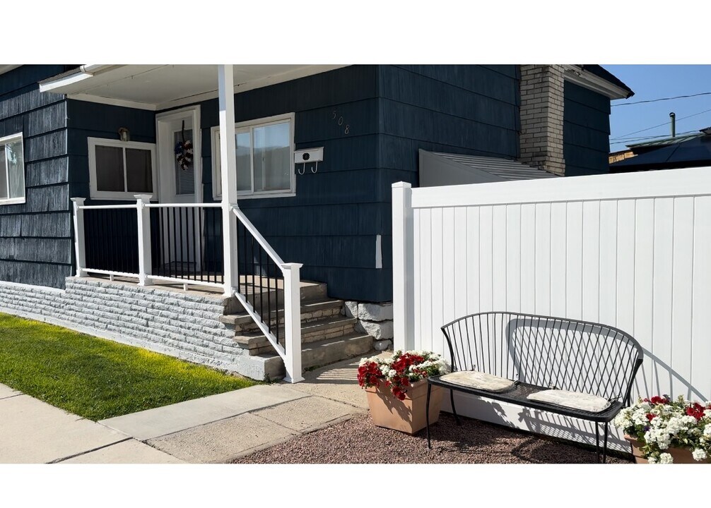 508 W 5th St in Anaconda, MT - Building Photo