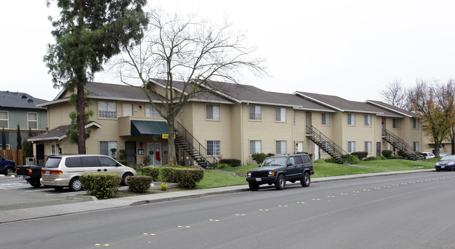 Greens Apartments in Woodland, CA - Building Photo - Building Photo