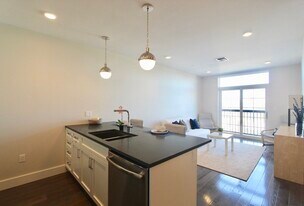 434 McGrath Hwy in Somerville, MA - Building Photo