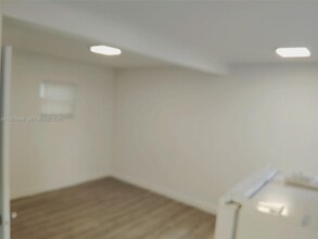 2645 NW 21st Ave in Oakland Park, FL - Building Photo - Building Photo