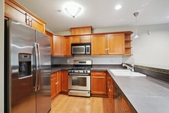 1415 6th Ave N, Unit 403 in Seattle, WA - Building Photo - Building Photo