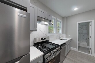 7 Lombardy Pl-Unit -2R in Maplewood, NJ - Building Photo - Building Photo
