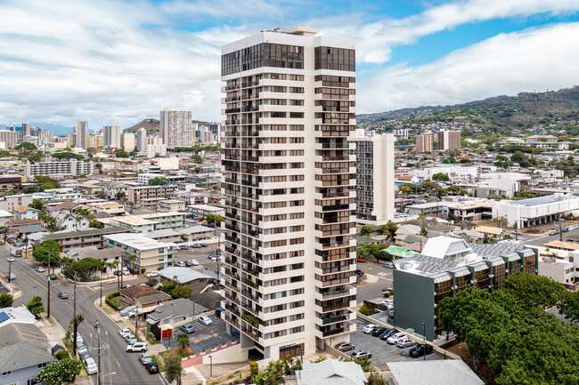 Parkside Tower in Honolulu, HI - Building Photo - Building Photo