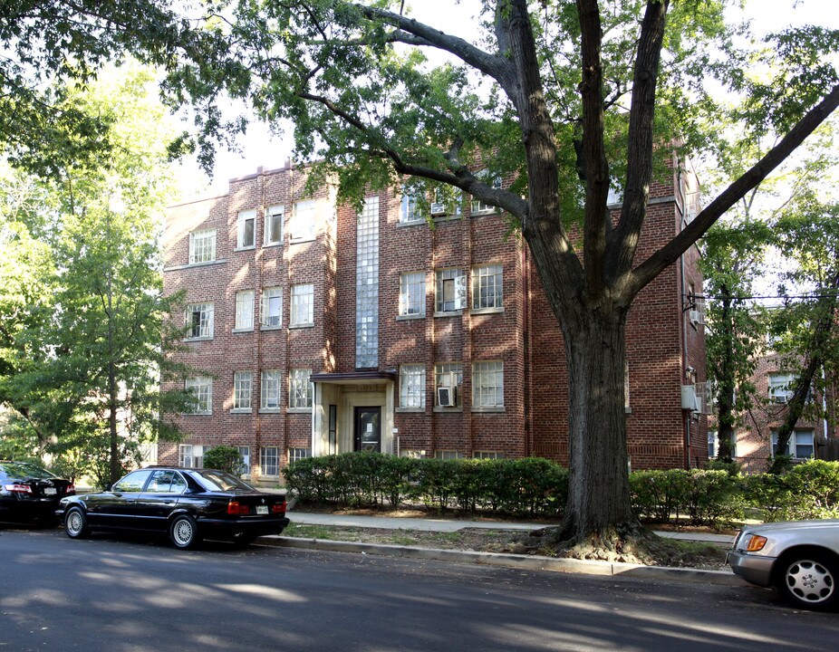 1385 Nicholson St NW in Washington, DC - Foto de edificio