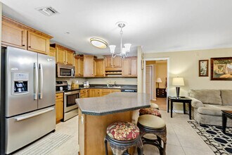 3591 Kernan Blvd S in Jacksonville, FL - Foto de edificio - Building Photo