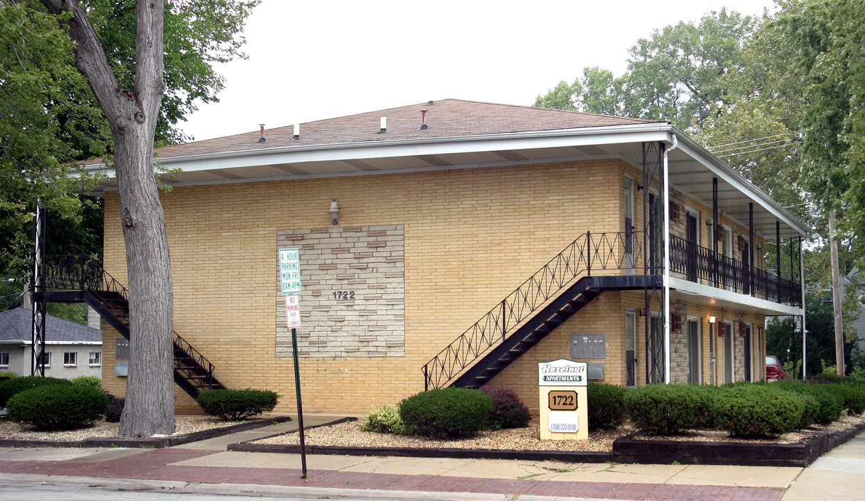 Hazelnut Apartments in Hazel Crest, IL - Building Photo