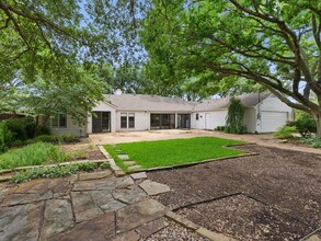 6801 Winding Rose Trl in Dallas, TX - Foto de edificio - Building Photo