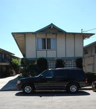 2124-2128 La Canada Crest Dr in La Canada Flintridge, CA - Building Photo - Building Photo