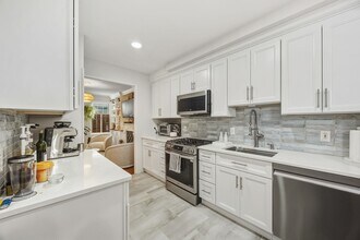 135 Van Horne St in Jersey City, NJ - Building Photo - Building Photo