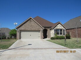 3604 NE Willow Way in Lawton, OK - Building Photo