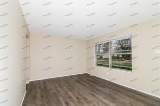 1725 Queens Dr in Florissant, MO - Building Photo - Building Photo