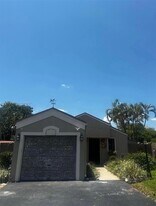 8880 SW 23rd St in Miramar, FL - Building Photo