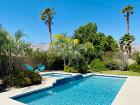 1469 E Francis Dr in Palm Springs, CA - Building Photo