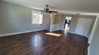 120 Cotuit Ct in Schaumburg, IL - Building Photo - Building Photo