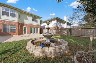 2431 Parkwood Ln in Sugar Land, TX - Foto de edificio - Building Photo