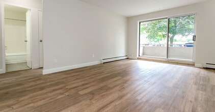 Dorchester Apartments in Sarnia, ON - Building Photo - Building Photo