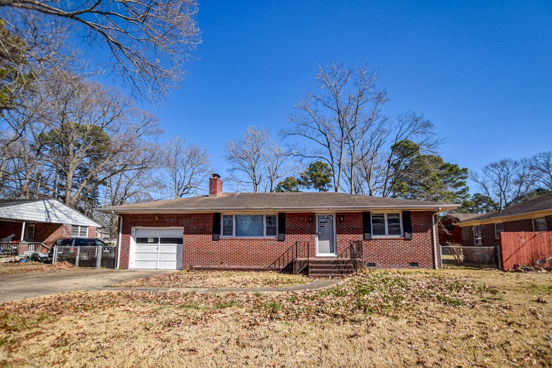 1346 Linden Ave in Chesapeake, VA - Building Photo