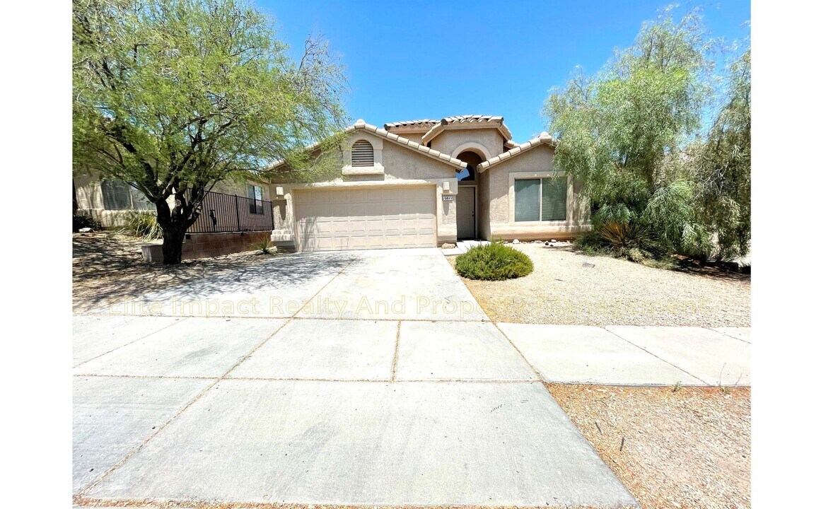 10844 S Lake Gambusi Dr in Vail, AZ - Foto de edificio