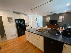 12 Fern St, Unit 1 in Boston, MA - Foto de edificio - Building Photo