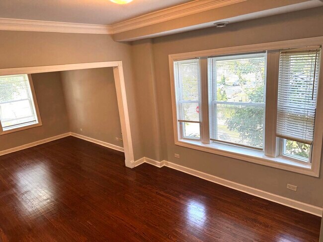 2155 N Kenneth Ave in Chicago, IL - Building Photo - Building Photo