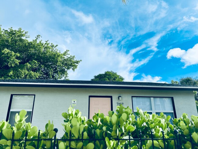 707 2nd Ave S in Lake Worth Beach, FL - Building Photo - Building Photo