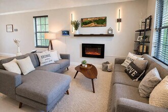 131 Cameron Ct in Weston, FL - Building Photo - Building Photo