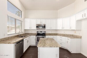 244 E Laredo Ave in Gilbert, AZ - Building Photo - Building Photo