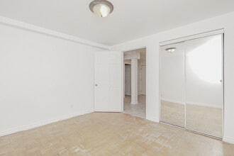 5651 Boul Henri-Bourassa E in Montréal, QC - Building Photo - Building Photo