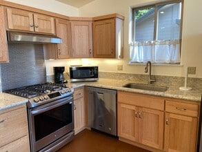 746 Ole Hansen Rd in Eureka, CA - Building Photo - Building Photo