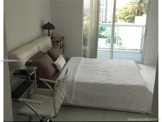 1800 N Bayshore Dr, Unit 10 in Miami, FL - Building Photo - Building Photo