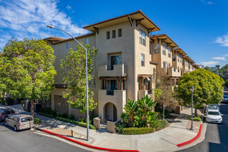 Mission Walk in San Diego, CA - Foto de edificio - Building Photo