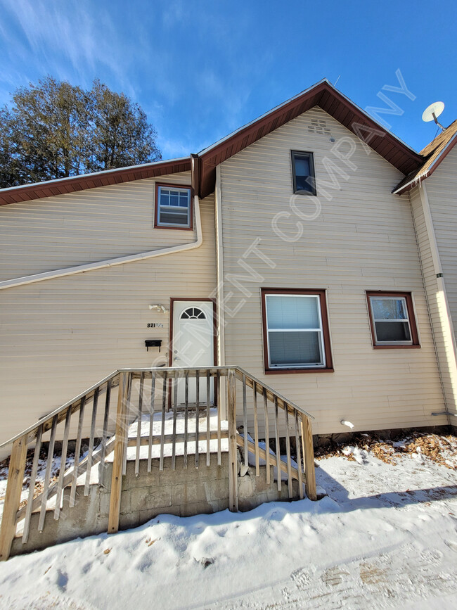 321 6th Ave, Unit 321 half in Antigo, WI - Building Photo - Building Photo