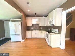10304 Gunston Rd in Lorton, VA - Building Photo - Building Photo