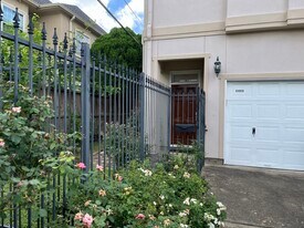 6855 Bellgreen Dr in Houston, TX - Building Photo