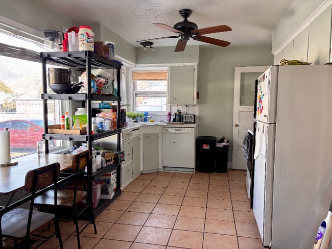 1368 Davis Ave in Logan, UT - Foto de edificio - Building Photo