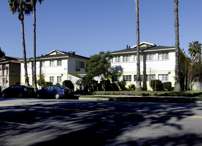 4515-4521 Fulton Ave in Sherman Oaks, CA - Foto de edificio - Building Photo