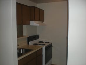 9081 Wayne Rd, Unit b6 in Livonia, MI - Building Photo - Building Photo