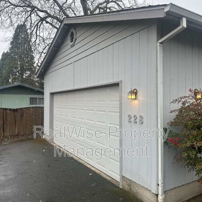 property at 228 SW Westholm Ave