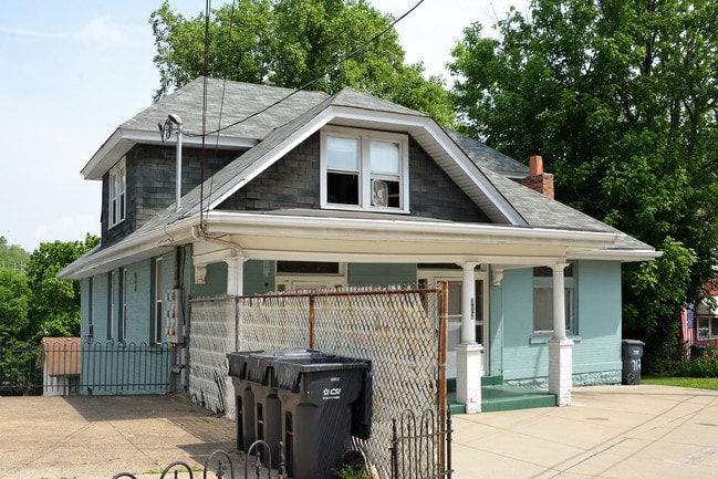 712 Pike St in Covington, KY - Foto de edificio - Building Photo