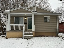 924 Hammond St in Flint, MI - Building Photo