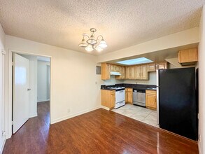 4554 Russell Ave, Unit 1 in Los Angeles, CA - Foto de edificio - Building Photo