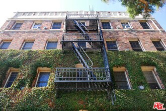 611 Cloverdale Ave in Los Angeles, CA - Building Photo - Building Photo