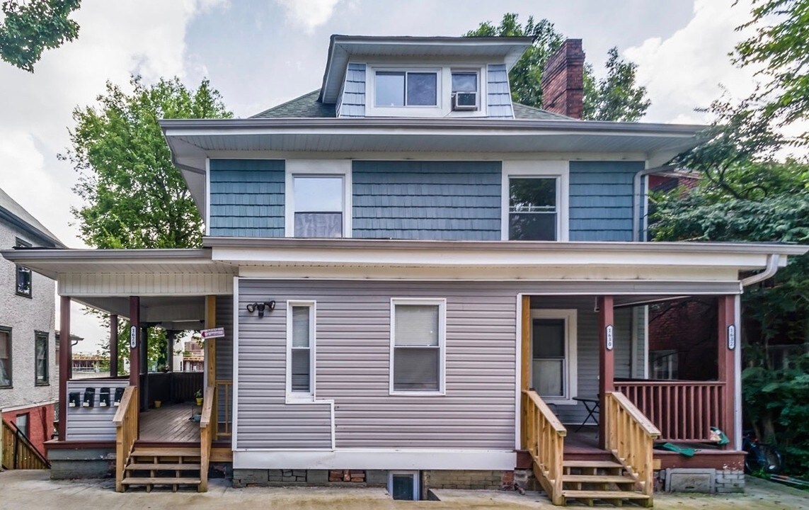 1630 W Clinch Ave in Knoxville, TN - Foto de edificio
