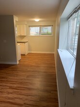 2755 NE Hogan Dr, Unit 6 in Gresham, OR - Building Photo - Building Photo